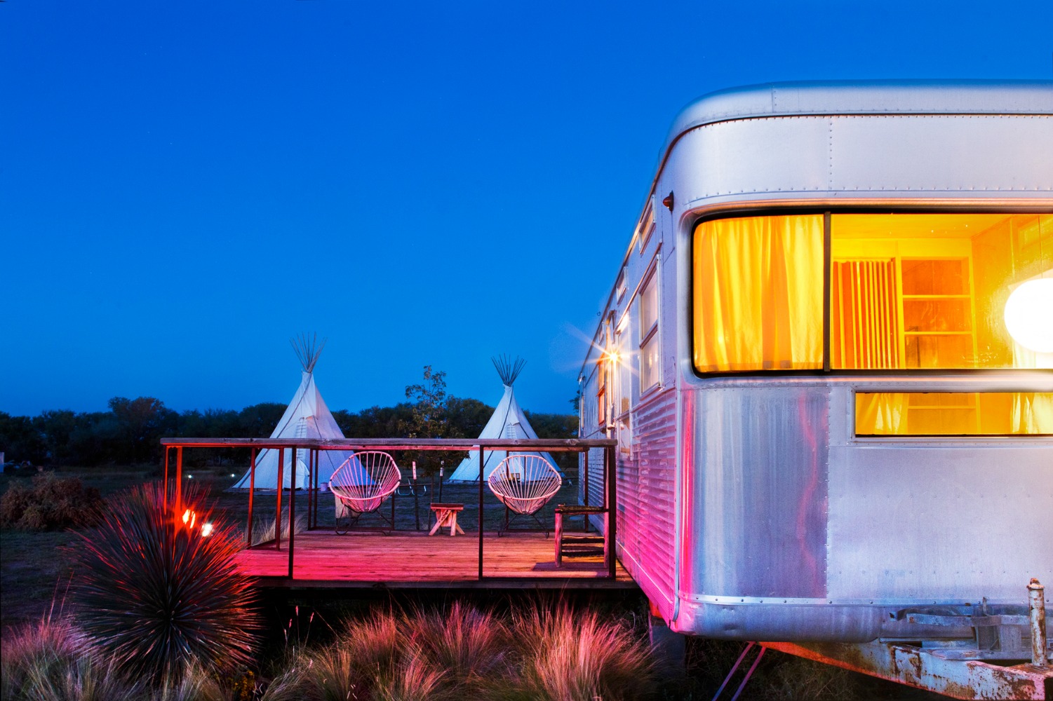 POD Travels El Comisco - Imperial Mansion Trailer & Teepee - Nick Simonite