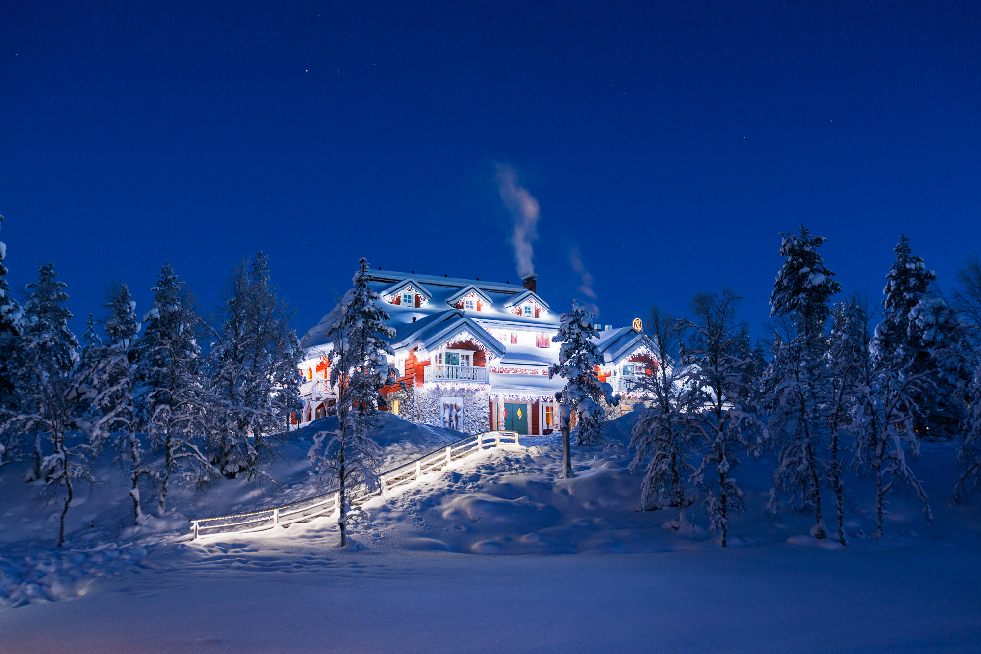 kakslauttanen-santas-celebration-house-valtteri-hirvonen